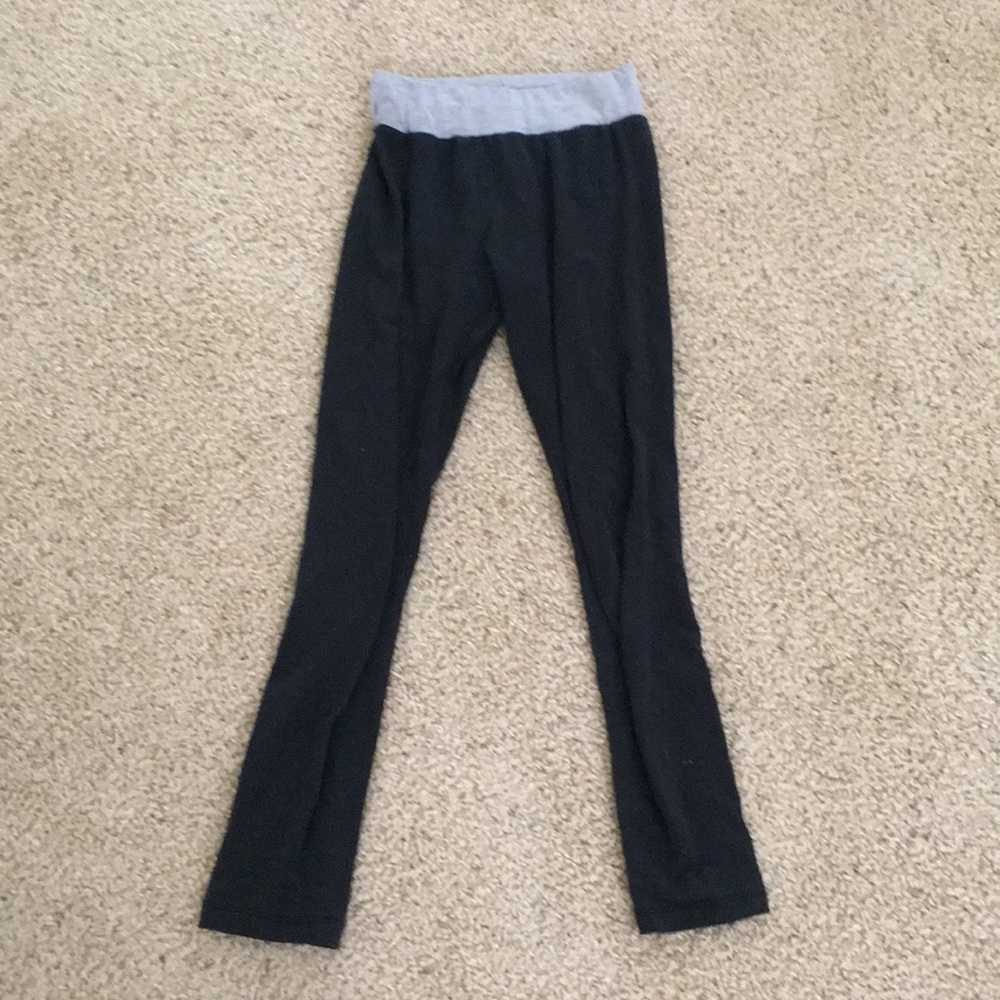 Black leggings with grey waist.